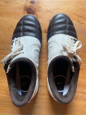 Nike  woman Two-Tone Casual Sneakers in Black and Cream